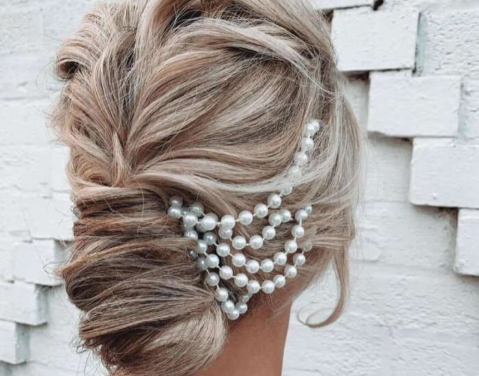 25+ Prettiest Ways To Add The Charm of Pearls To Your Bridal Hairstyle   Simple wedding hairstyles, Bridal hairstyles with braids, Bridal hair