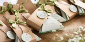 20 Summer Wedding Favors For Your Guests