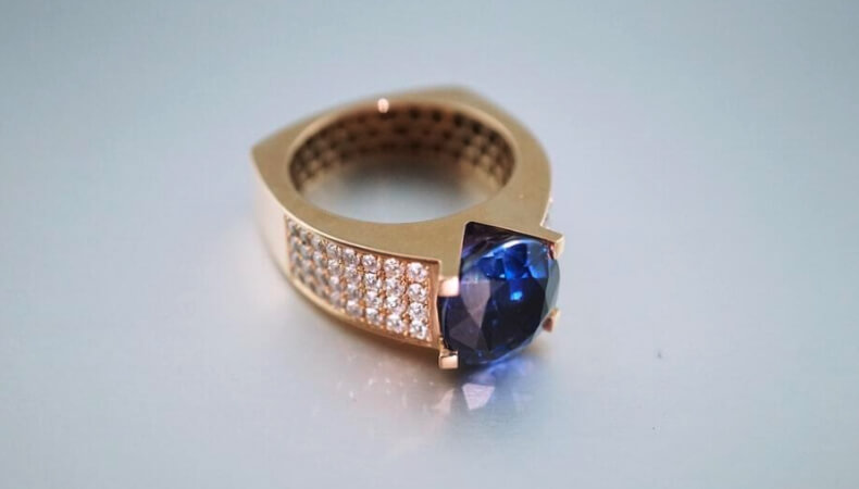 The Ultimate Guide to Buying a High-Quality Blue Sapphire Engagement Ring