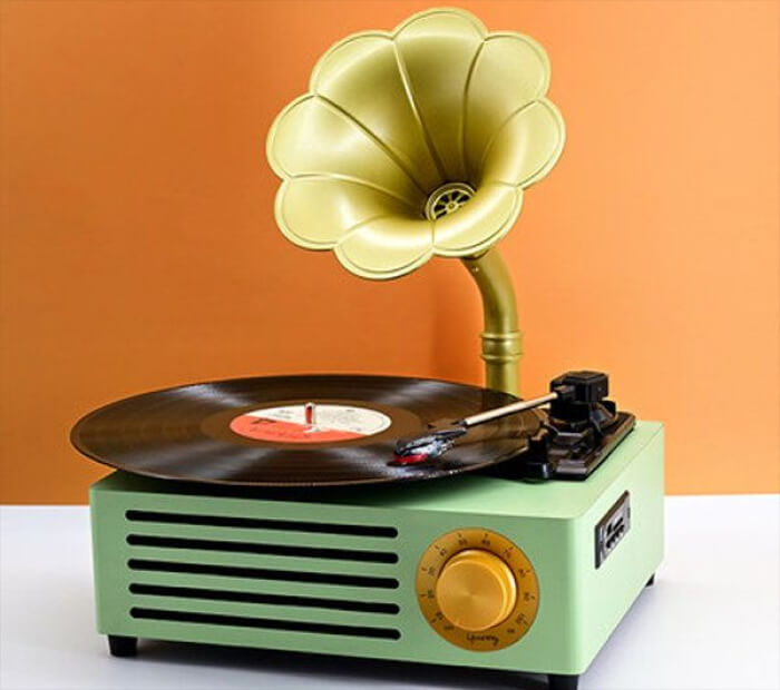 Retro-inspired Record Player