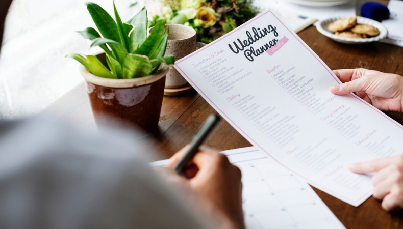 How to Start a Wedding Planning Business